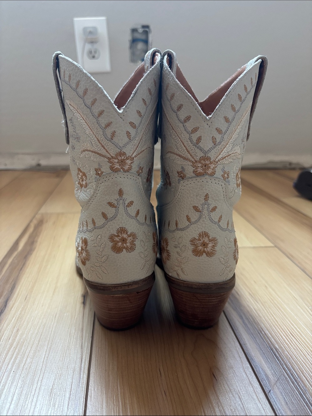 dingo Ivory Western Lace-Up Boots with Tan Embroidery - Picture 3 of 6